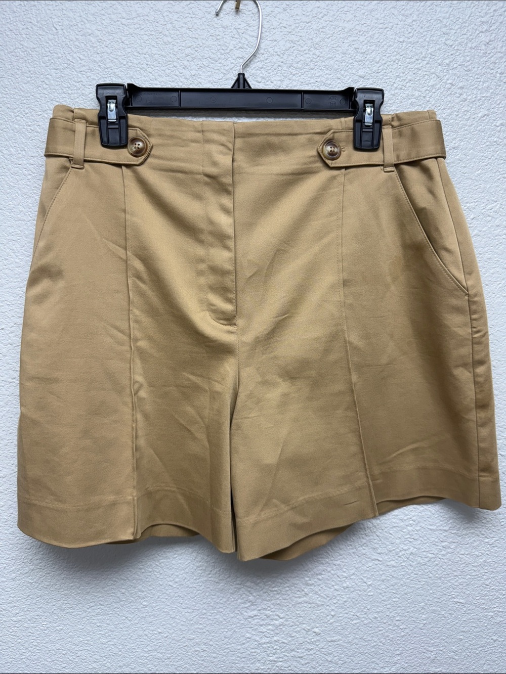 Chicos Tailored High-Rise Women's Shorts in Tan
